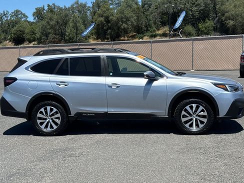 Used 2020 Subaru Outback Premium AWD/4WD image 2