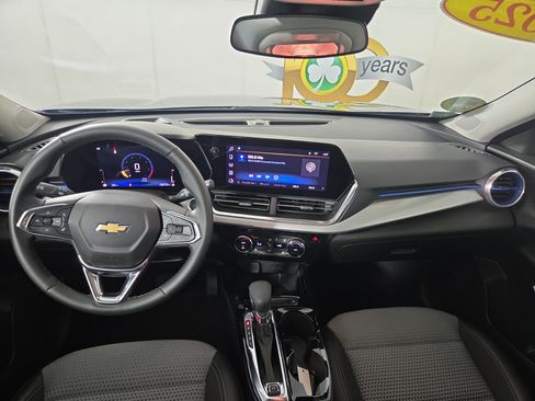 Used 2025 Chevrolet Trax LT w/ Driver Confidence Package FWD image 14