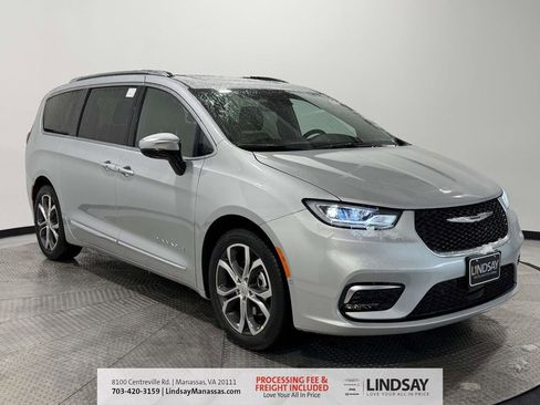 New 2026 Chrysler Pacifica Pinnacle w/ Trailer Tow Group FWD image 1