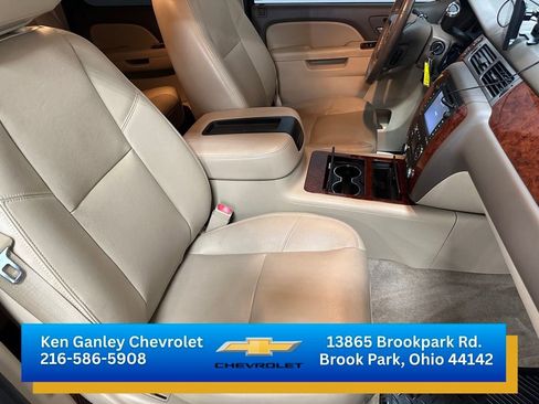 Used 2013 Chevrolet Avalanche LTZ image 23