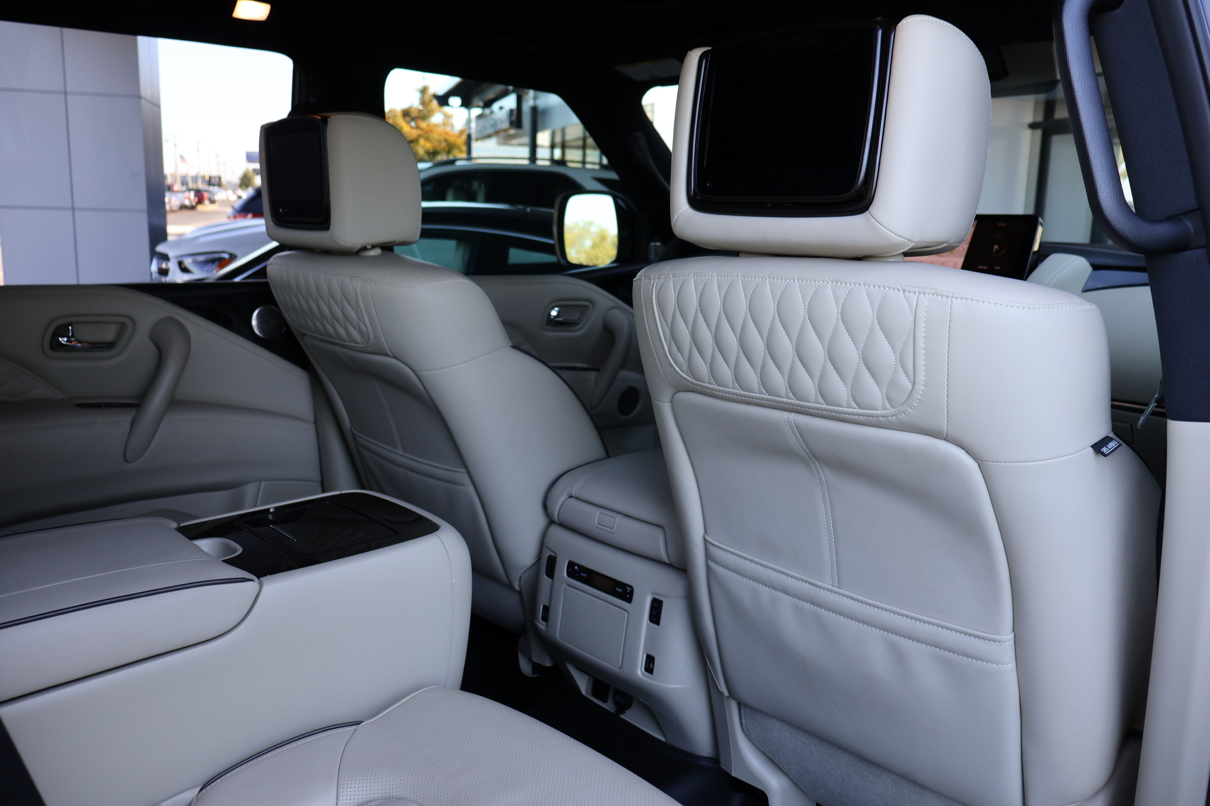Used 2022 INFINITI QX80 Sensory w/ All-Season Package AWD/4WD image 28
