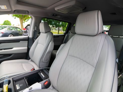 Used 2024 Honda Odyssey Elite image 7