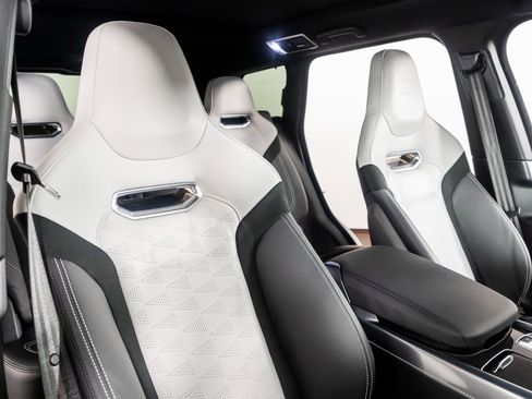 Used 2022 Land Rover Range Rover Sport SVR Carbon Edition image 32