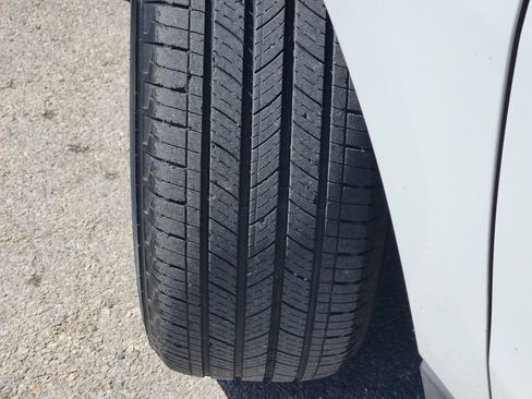 Used 2023 Chevrolet Equinox LT FWD image 11