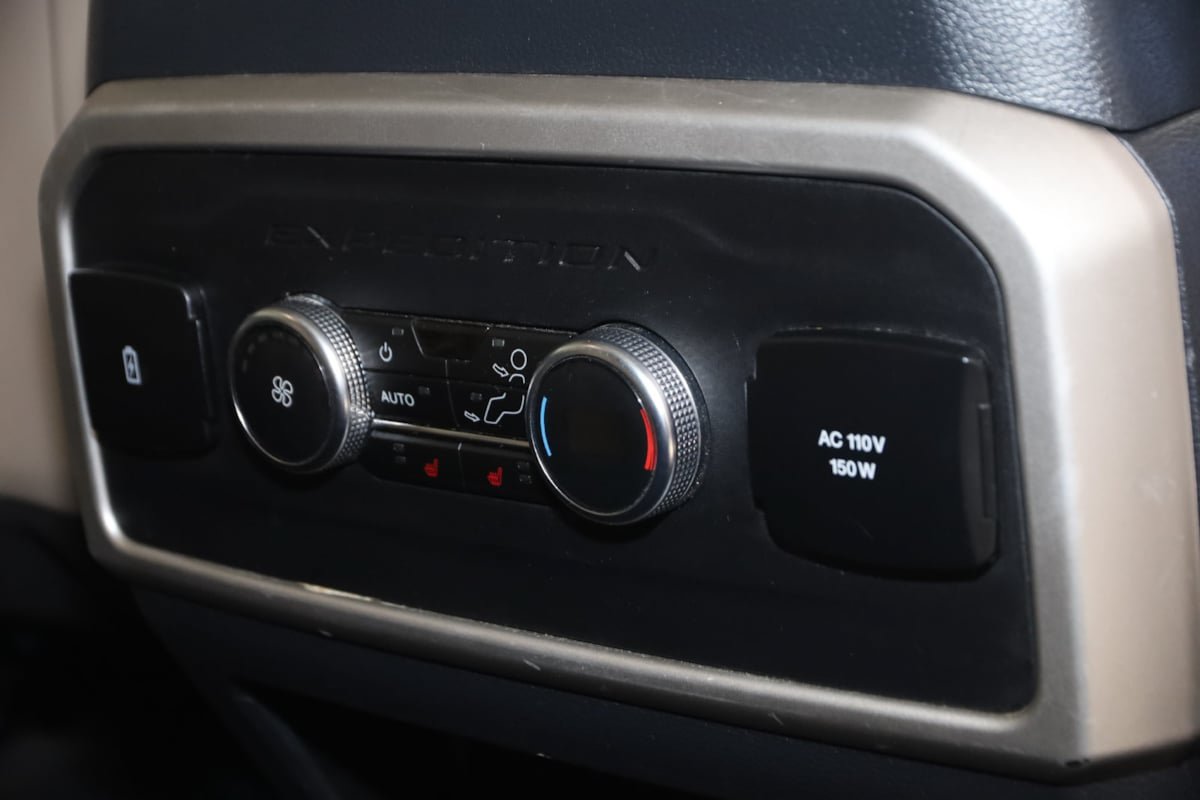 Used 2024 Ford Expedition Limited AWD/4WD image 15