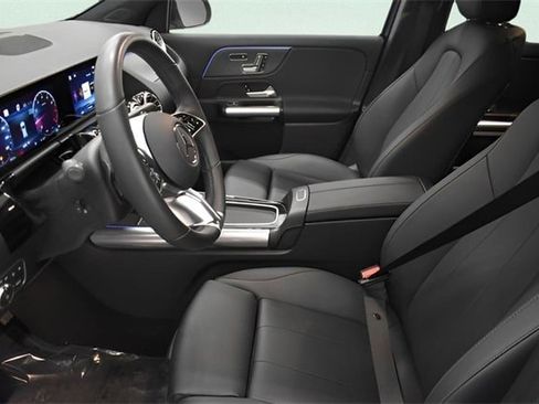 Used 2025 Mercedes-Benz GLA 250 4MATIC w/ Driver Assistance Package image 26