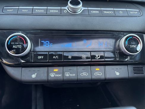 Certified 2023 Hyundai Elantra Limited image 30