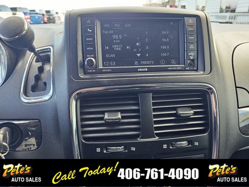 Used 2019 Dodge Grand Caravan SE w/ UConnect Hands-Free Group image 24