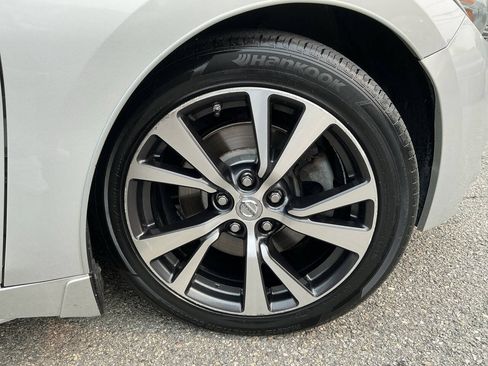 Used 2016 Nissan Maxima 3.5 SL w/ Interior Lighting Package FWD image 11