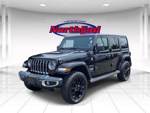 Used 2022 Jeep Wrangler Unlimited Sahara w/ Cold Weather Group image 3