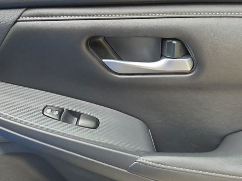 Used 2025 Nissan Sentra SV FWD image 16