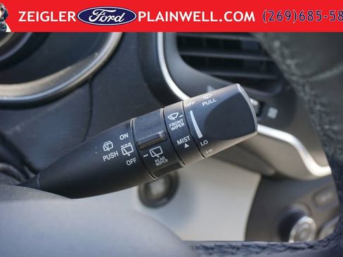 Used 2021 Jeep Cherokee Latitude Plus AWD/4WD image 26