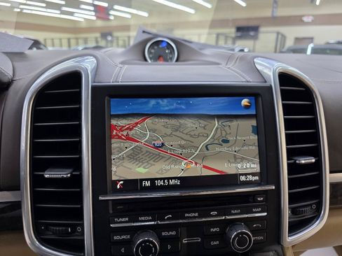 Used 2016 Porsche Cayenne AWD/4WD image 34