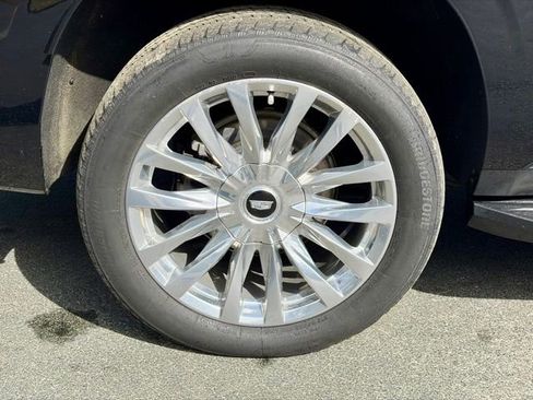 Used 2023 Cadillac Escalade ESV Premium Luxury image 31