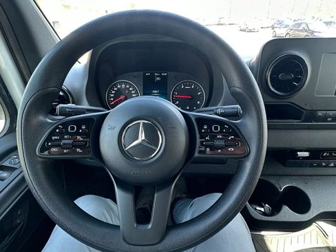 Used 2022 Mercedes-Benz Sprinter 4500 image 16
