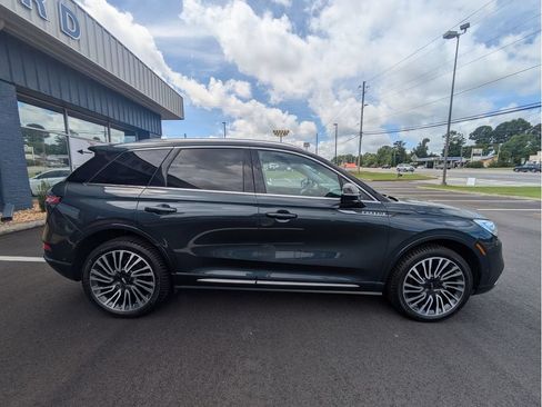 Used 2022 Lincoln Corsair Reserve w/ Equipment Group 201A AWD/4WD image 4