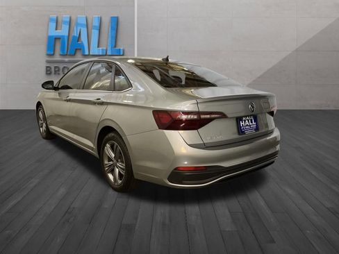 Used 2024 Volkswagen Jetta SE w/ Panoramic Sunroof Package image 4