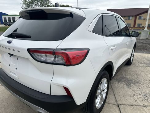 Used 2022 Ford Escape SE FWD image 4