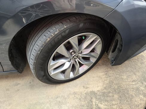 Used 2022 Toyota Avalon XLE image 9