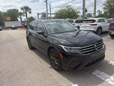 Used 2023 Volkswagen Tiguan SE w/ Panoramic Sunroof Package image 24
