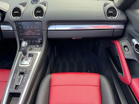 Used 2024 Porsche 718 Boxster w/ Sportdesign Package image 35