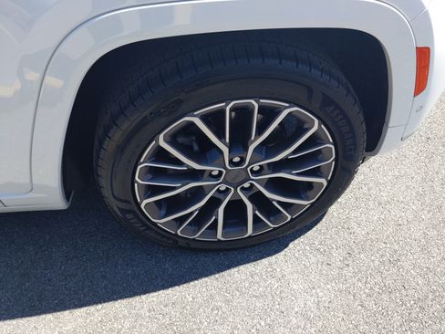 Used 2023 Jeep Grand Cherokee L Summit image 29