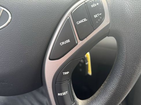 Used 2013 Hyundai Elantra GLS FWD image 12