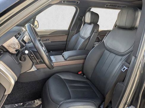 Used 2024 Land Rover Range Rover Long Wheelbase SE image 17