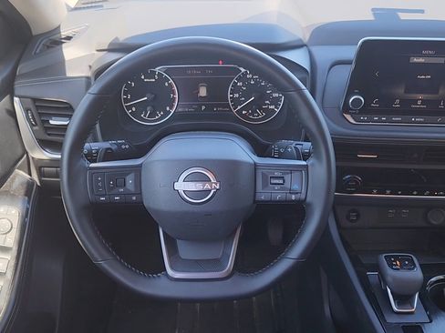 Used 2025 Nissan Rogue SV AWD/4WD image 11