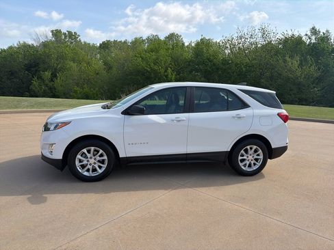 Used 2020 Chevrolet Equinox LS FWD image 3