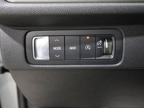 Used 2024 Chevrolet Traverse LT image 33