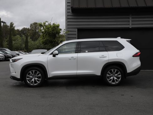 Used 2024 Toyota Grand Highlander AWD Hybrid image 5