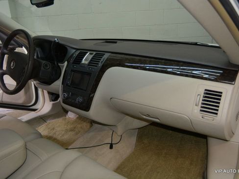 Used 2009 Cadillac DTS w/ Trunk Convenience Package image 12