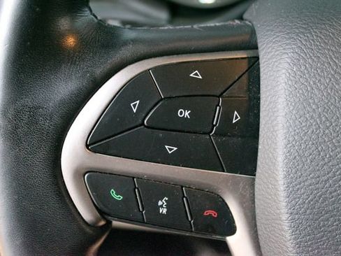Used 2021 Jeep Grand Cherokee Laredo w/ Security & Convenience Group AWD/4WD image 15