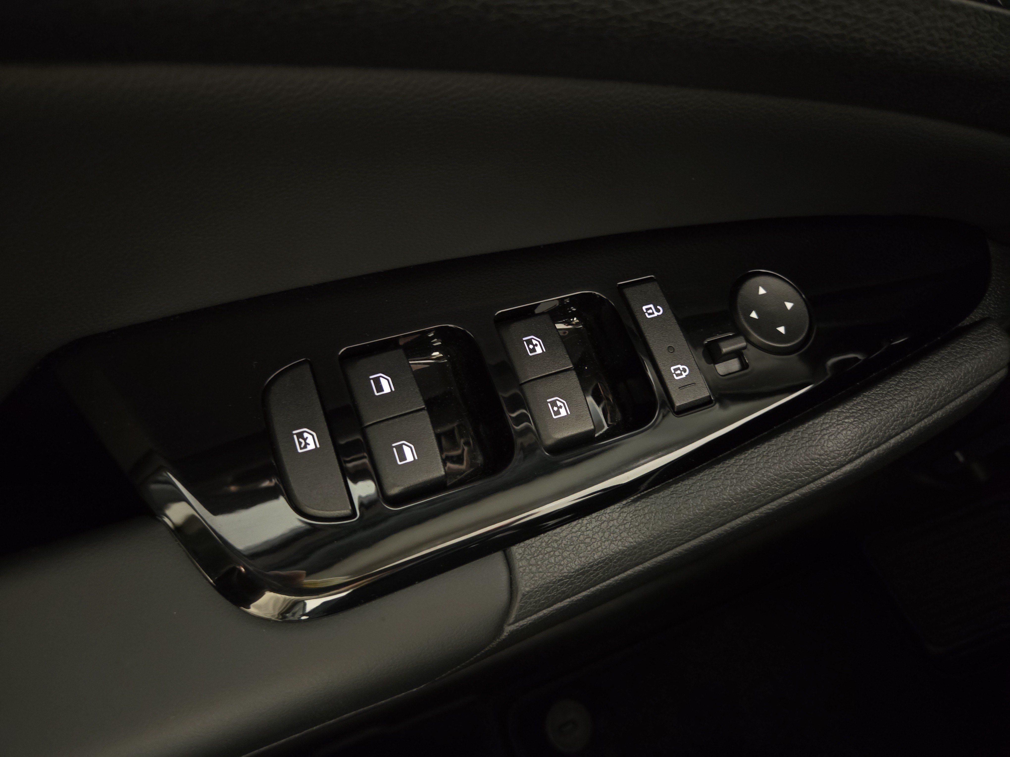 Used 2025 Kia Sportage SX FWD image 27