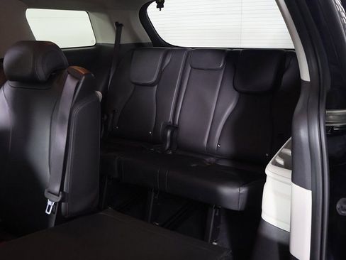 Used 2024 Kia Carnival LX image 30