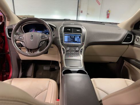 Used 2016 Lincoln MKX Reserve w/ Luxury Package image 17