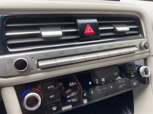 Used 2025 Genesis G70 2.5T image 67