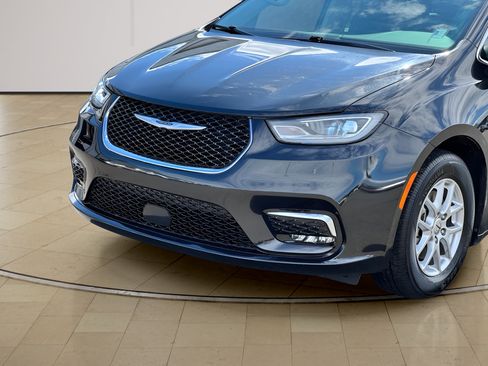 Used 2023 Chrysler Pacifica Touring-L FWD image 35