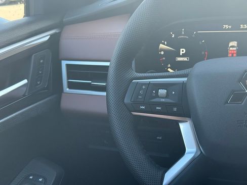 New 2025 Mitsubishi Outlander SEL image 10
