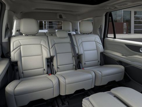 New 2026 Lincoln Navigator Reserve image 11