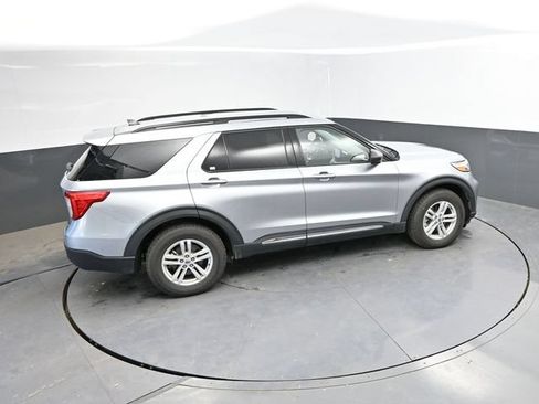 Used 2024 Ford Explorer XLT w/ Equipment Group 202A AWD/4WD image 37