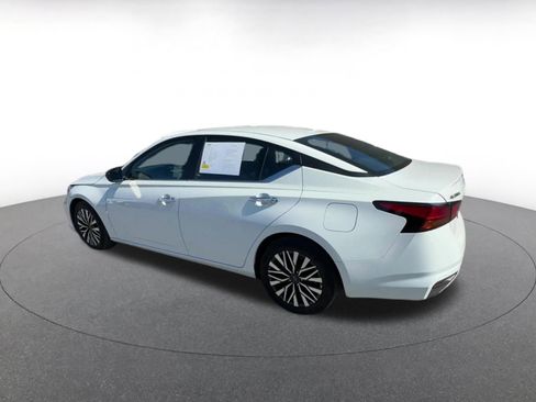 Used 2025 Nissan Altima 2.5 SV image 10
