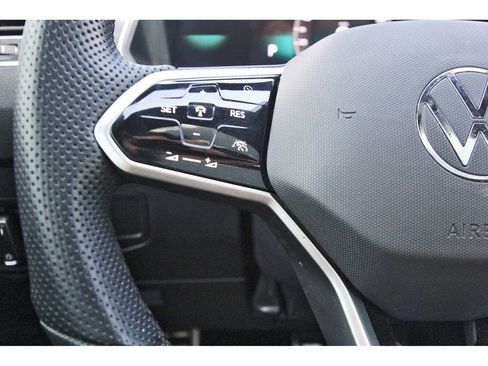 Used 2024 Volkswagen Tiguan SE R-Line image 13