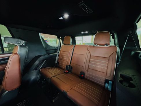 Used 2023 GMC Yukon Denali Ultimate AWD/4WD image 31