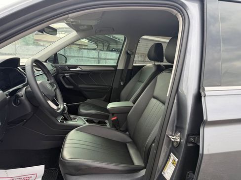 Used 2024 Volkswagen Tiguan SE image 23