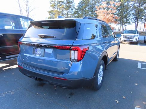 New 2026 Ford Explorer Active image 4