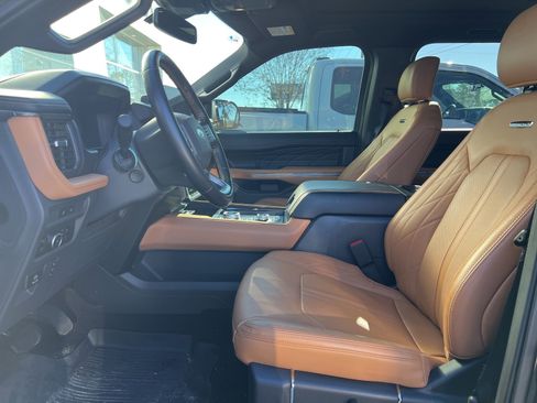 Used 2023 Ford Expedition Max Platinum image 5