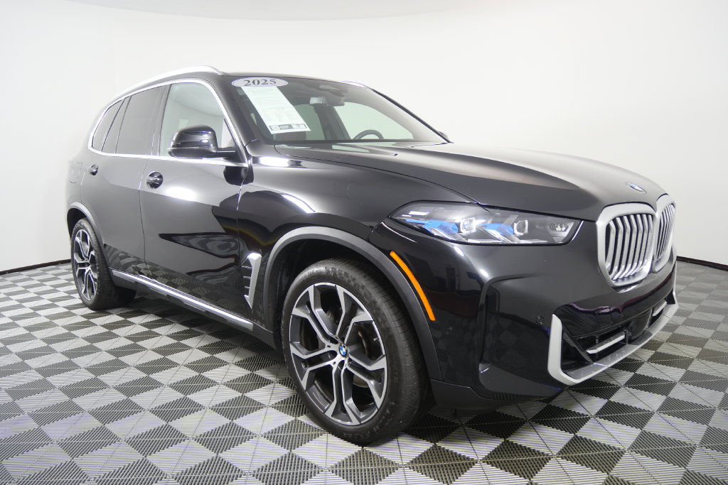 Certified 2025 BMW X5 sDrive40i w/ Premium Package RWD image 2
