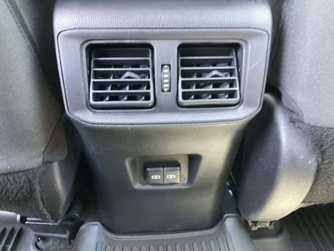 Used 2022 Toyota RAV4 XLE image 17